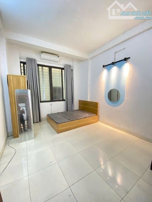 B.ÁN NH.À Cát Linh 42 m/ 5 tầng/ 6 ngủ / 2 thoáng/ phân lô sát phố, chỉ 10.3 tỷ.