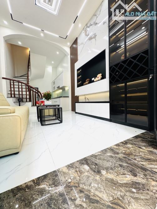 Bán nhà riêng Ba Đình, gần ô tô, đủ nội thất , không QH, sổ hoa hậu.