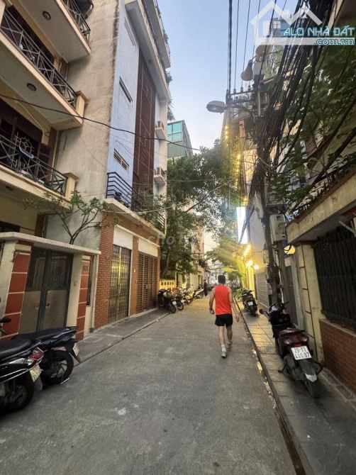 Nhà đẹp Lê Trọng Tấn, MT 6m, 95m², để được ô tô, giá 32tr/tháng