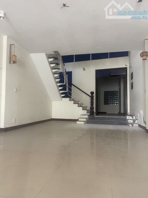 Bán nhà 3 tầng ô tô tránh cách biển mỹ khê 400m nhỉnh 12 tỷ 135m