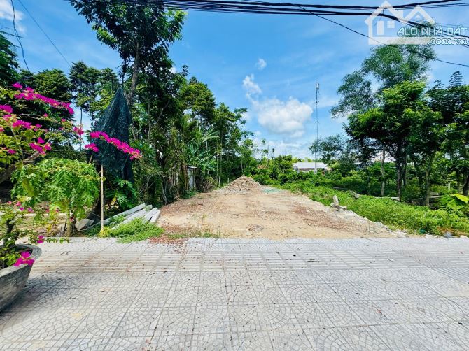 BÁN ĐẤT MẶT TIỀN KINH DOANH ĐỐI DIỆN LÀNG HƯƠNG HUẾ