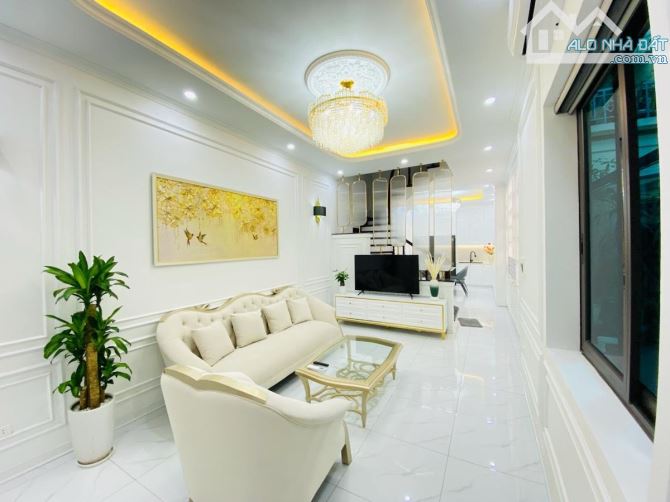 - Bán nhà Trần Cung, 10m ô tô, sát phố, nội thất xịn sò, 48m2, 10.2 tỷ.