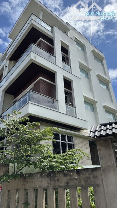 Nhà mới. 10x15 500m2 sàn. Hầm + 4 lầu. Làm văn phòng cải tạo cho thuê tốt. Đường 20m. 18 ỷ