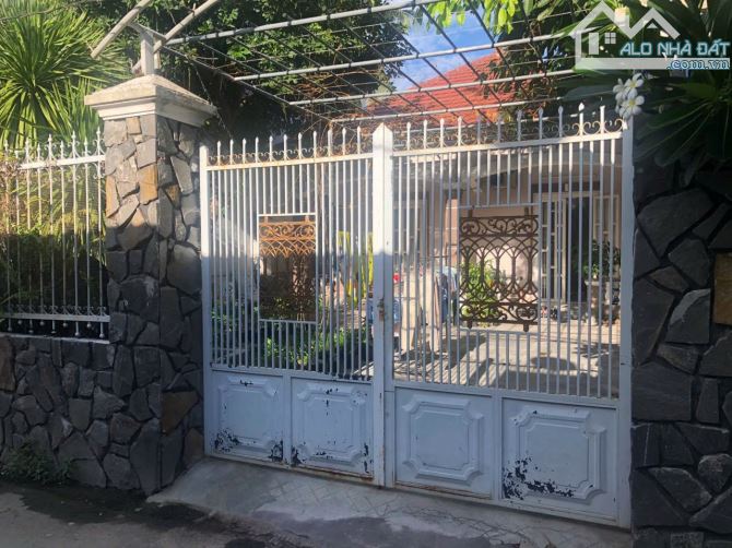 Bán Nhà Lư Cấm Ngọc Hiệp - 196m2- Ngang 10- Đường oto
