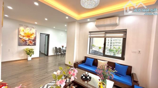 Bán căn hộ B6A Nam Trung Yên, tầng cao, căn góc, nội thất cao cấp.
