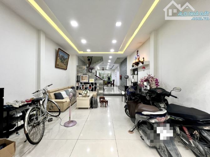 Bán nhà Hẻm xe tải KD, Khuông Việt gần Đầm Sen 3 Tầng Mới, 95M2 chỉ 11,3 Tỷ TL