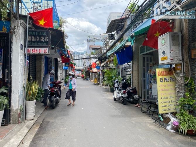 Bán gấp nhà đẹp ở ngay Lê Văn Lương, xe hơi đỗ cữa, 50m2, SHR, HCĐ, chỉ 7.93 tỷ.