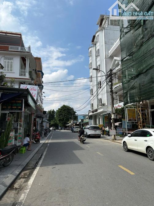 Bán khách sạn 5 tầng Mặt tiền Nguyễn Công Trứ, TP. Huế đang kinh doanh hoạt động full