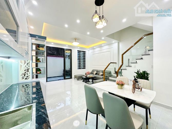 Nhà 4 tầng xây mới ngõ nông Chợ Hàng Cũ ngay Ngã 3 Bốt Tròn