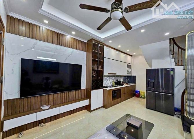 Nhà đẹp Mỹ Đình – 5 tầng   – MT 4m thoáng sáng, gần Ô tô, hơn 7 tỷ. ngõ thoáng