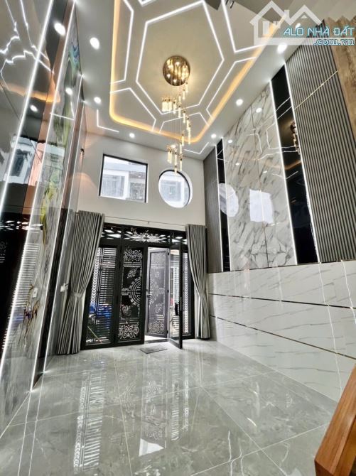 NHÀ ĐẸP VÀO Ở NGAY - 5 PHÒNG NGỦ - HẺM XE TẢI 8M  XỊN THÔNG - GẦN TÊN LỬA