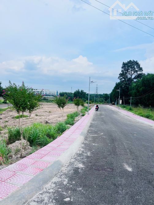 Chủ ngộp cần ra đi gấp lô đất ngay mũi tàu Long Thành 100m2, SHR, Giá chưa tới 1ty350