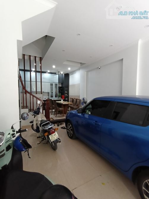 Nhỉnh 15 tỷ có liền kề 19A Dương Nội 5 tầng ô tô để trong nhà.