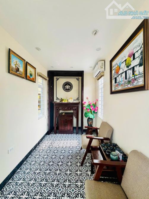 Bán nhà trung tâm quận Thanh Xuân, Ngõ rộng, Full Nội thất, DT 43m2*5 Tầng* Giá 8,95 Tỷ - 9