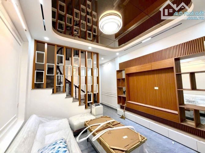 Bán gấp nhà Phú Diễn 39m 8.5 tỷ(còn TL) cách 1 nhà ra ô tô tránh rất gần ĐH Tài Nguyên