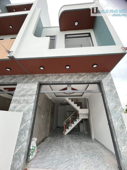 Nhà 1 Lầu Mới Xây 4 x 15m Ngay Đường Tập Đoàn 4. Sổ Hồng Riêng. Đường Xe Hơi Tới Nhà
