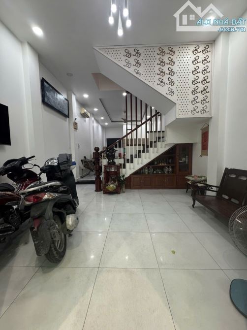 BÀ HOM Q6 - HẺM XE HƠI 5M - 60M2 - 4 TẦNG 5PN 4WC SÂN THƯỢNG - CHỈ 7.8 TỶ