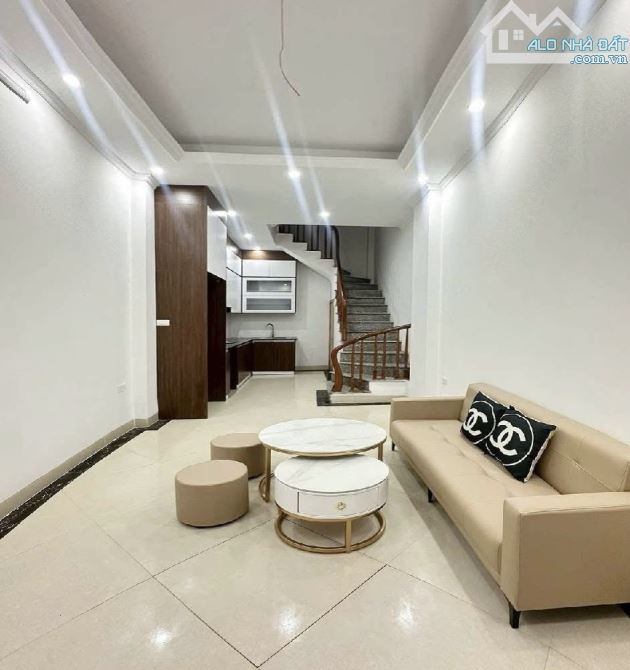Trương Định - 35m2 - 5 Tầng - OTO đỗ cửa - 15m ra mặt phố - Nhỉnh 8 tỷ có thương lượng