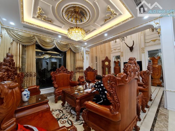 Bán biệt thự đẳng cấp nhất KĐT Việt Hưng, Long Biên. Nội thất, thang máý xịn, vị trí đẹp!