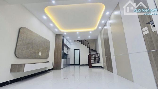 Trương Định - 37m2 - 5 Tầng - OTO đỗ cửa - 30m ra mặt phố - Hơn 8.1 tỷ có thương lượng