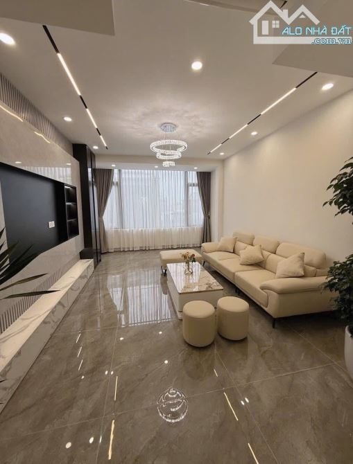 Trương Định - 40m2 - 5 Tầng - OTO đỗ cửa - 20m ra mặt phố - Nhỉnh nhẹ 8 tỷ có TL