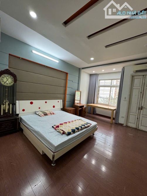 BÁN NHÀ DỊCH VỌNG CẦU GIẤY - LÔ GÓC - Ô TÔ KINH DOANH - NGÕ THÔNG - 54M2, HƠN 17 TỶ