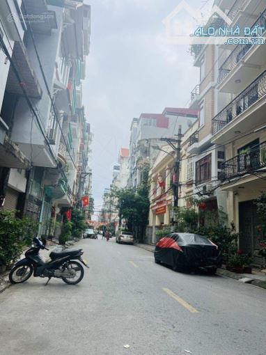 CẦN BÁN NHÀ ĐẸP MẶT NGÕ - Ô TÔ TRÁNH PHỐ VƯƠNG THỪA VŨ 100Mx4T -VỊ TRÍ VÀNG -GIÁ 26.38 TỶ