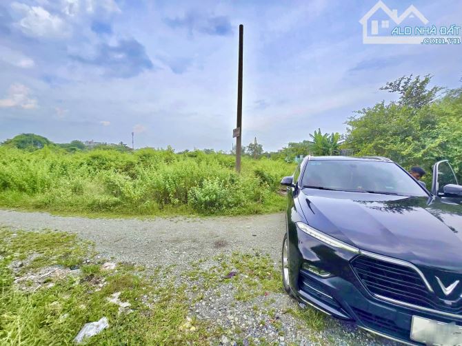 BÁN 714m2 Đất, Lô góc, Full thổ cư, view sông, giá chỉ 51tr/m2