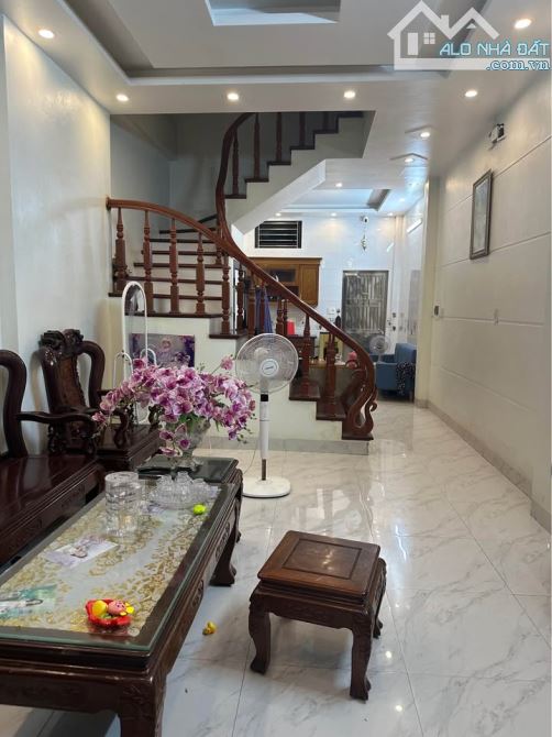 Bác Thoát em cần bán nhà 4t,53m tại Bà Triệu,HĐ, tiện ích , ô tô gần nhà  gần 8t