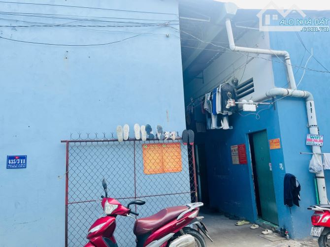 DÃY TRỌ HẺM XE ÔTÔ, TƯƠNG LAI 2 MẶT TIỀN TRƯỚC SAU, MẶT TIỀN SAU ĐANG MỞ RỘNG ĐƯỜNG 50M