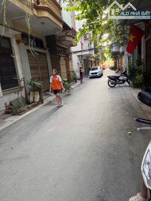 BÁN NHÀ TRẦN QUỐC HOÀN PHÂN LÔ Ô TÔ TRÁNH, KINH DOANH SẦM UẤT, 6TẦNG 40M. Nhỉnh 15tỷ