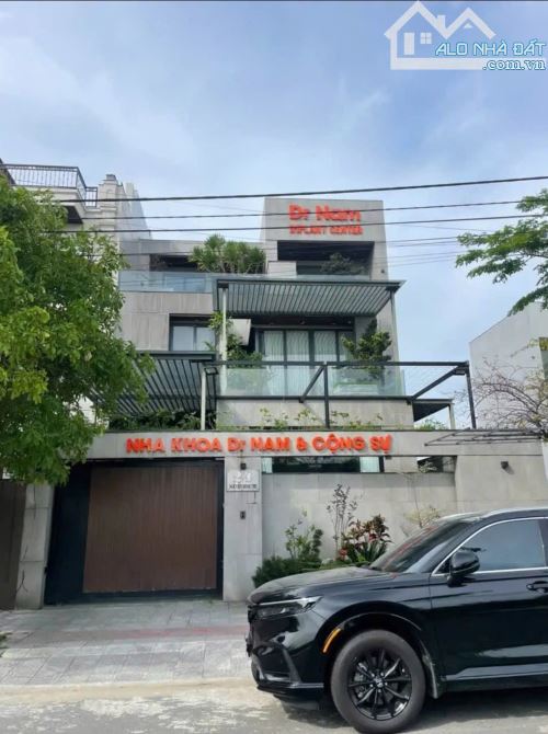 Cần bán căn biệt thự mặt tiền Nguyễn Đình Thi diện tích 250m2, full nội thất, giá 23 tỷ