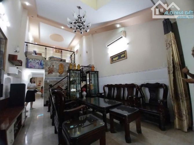 Bà ĐIểm(HM) bán nhà 3 tầng ngang 4m nở hậu mt đường Nguyễn Ảnh Thủ giá 13,4tỷ