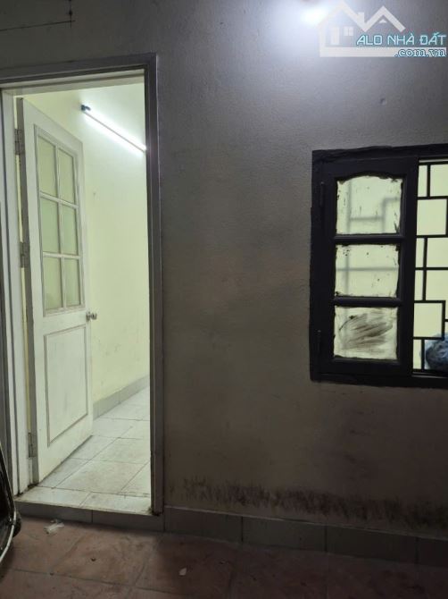 Cho thuê nhà nguyên căn ngõ 179 Vĩnh Hưng, 50m2 x 2 tầng, 3 ngủ, 6.5  triệu