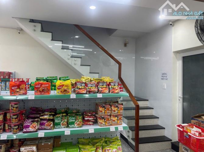 Cần Nhà 210m2 mặt tiền đường Tuyên Quang trung tâm ăn uống mua sắm Phan Thiết.