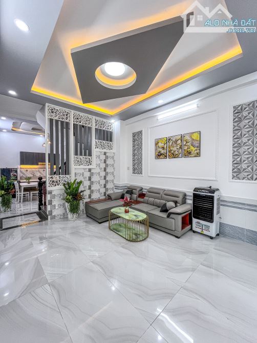NHÀ LẦU GẦN TRƯỜNG ĐH Y DƯỢC CẦN THƠ