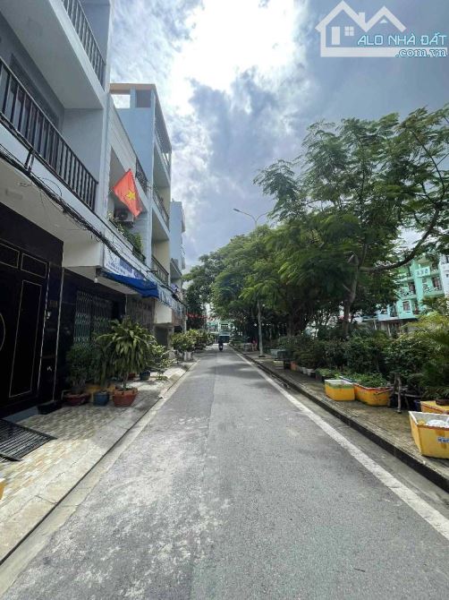 💥QUẬN 6 - MẶT TIỀN ĐƯỜNG SỐ - 40M2- ĐỐI DIỆN VIEW CÔNG VIÊN THOÁNG MÁT- MT 10M 💰👉6,2 TỶ