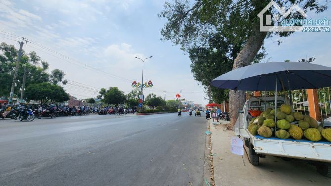 Bán đất 22x48m (1.026m²) gần ngay công viên khu vực 3 thị trấn Đức Hòa, Long An giá 14 tỷ