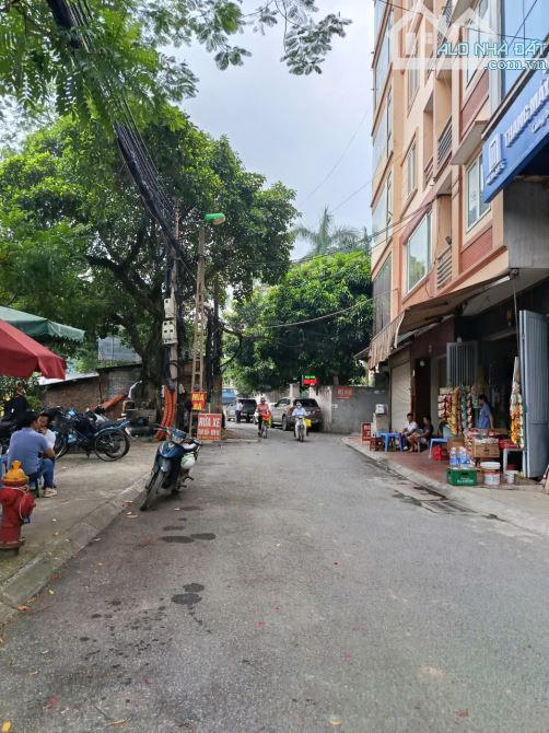 🏡 NHÀ ĐẸP DÂN XÂY TRUNG TÂM CẦU GIẤY – LÔ GÓC – KINH DOANH – Ô TÔ ĐỖ CỬA - 3 MẶT THOÁNG -