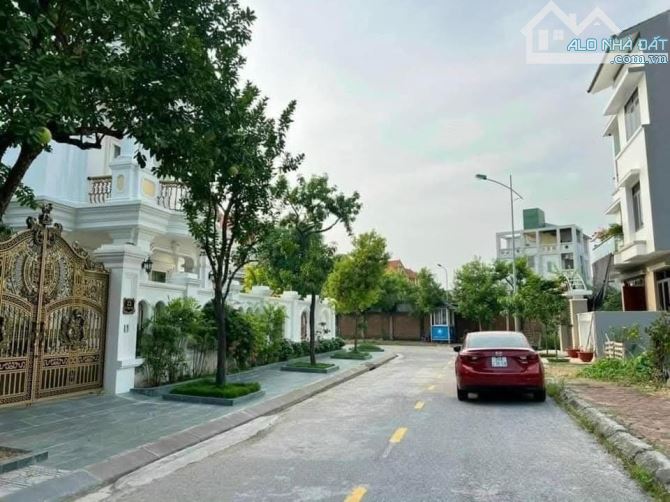 Bán đất biệt thự mặt phố Lê Trọng Tấn, Khu đô thị Đỉnh Long- Tp Hải Dương.