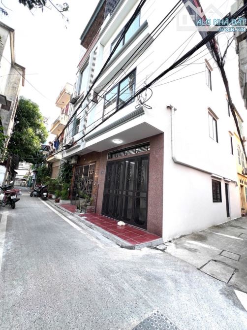 Bán nhà Đức Giang 40m x 4T, lô góc, oto đỗ cửa. LH