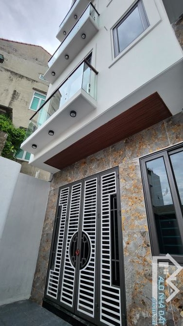 🍀🍀🍀 Nhà Bát Khối, Long Biên, 10 bước ra đường ô tô tránh, chỉ 5.X tỷ.
