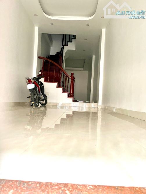 BÁN NHÀ PHÂN LÔ CẦU GIẤY - Ô TÔ TRÁNH, VỈA HÈ - 42m2, NHỈNH 18 TỶ