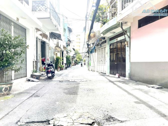 HẺM XE HƠI THÔNG NGUYỄN CẢNH CHÂN - NGUYỄN TRÃI - TRẦN HƯNG ĐẠO.