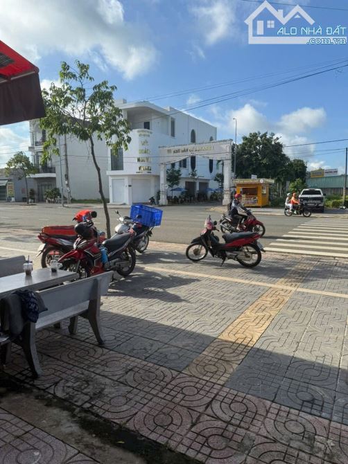 Anh chị tìm đất biệt thự Lan Anh 1 TP Bà Rịa thì có lô này ngộp, xem đầu tư nhé
