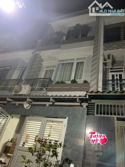 BÁN NHÀ GIÁP Q 6 , GẦN AEON BÌNH TÂN LÀ TÊN LỬA 3 TẦNG ,4 x13 HẺM XE HƠI CHỈ HƠN 4 TỶ XÍU