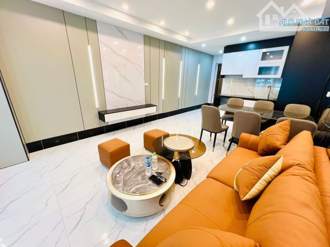 Chủ nhờ bán tập thể Doãn Kế Thiện, tầng 1, đủ nội thất mới, 3 ngủ ô tô đỗ cửa