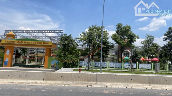 Đỉnh cao của phúc thịnh, nguyên Khê đông anh cũ . Ngõ thông rộng. - 1