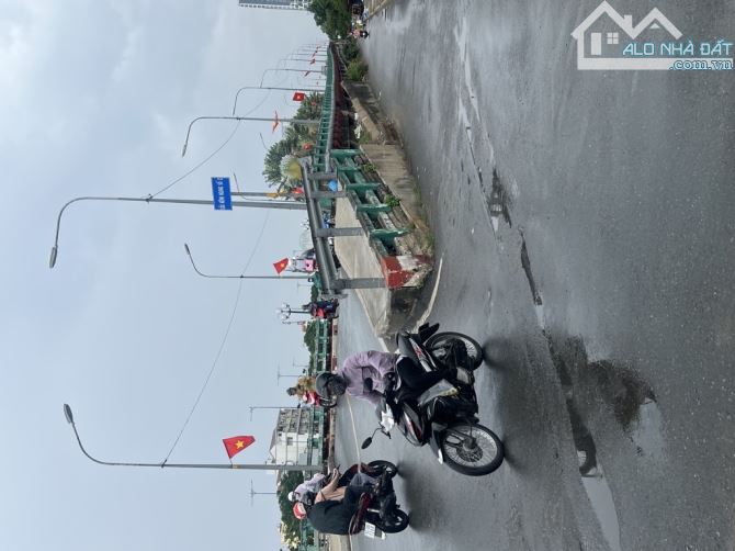 NHÀ 2 TẦNG GẦN CẦU CHÀ VÀ, 60M2, NGANG 4M, 4PN, SHR, CHỈ 4,5T - 1
