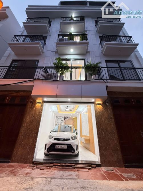 BÁN NHÀ ĐƯỜNG BÁT KHỐI - LONG BIÊN - 42M - 5 TẦNG - Ô TRÁNH - NGỦ TRONG NHÀ - 6,25 TỶ - 1
